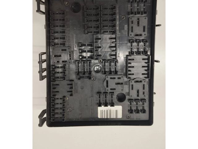 Блок предохранителей  1K0937124D   Volkswagen Touran I    