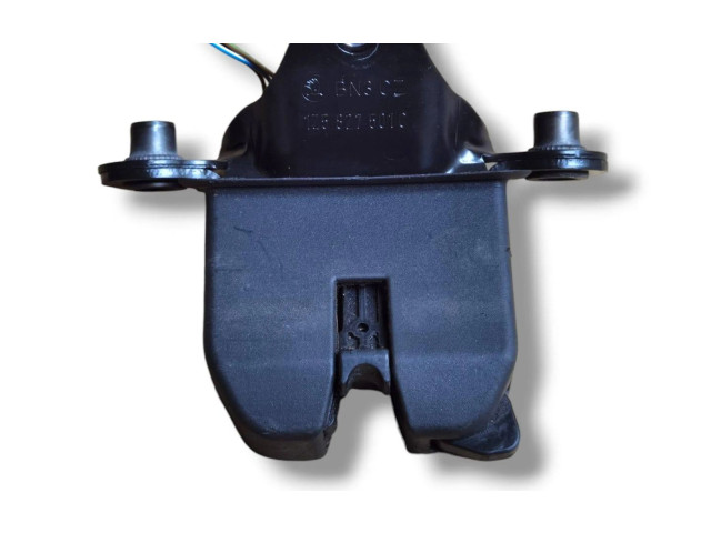 Замок багажника 1Z5827501C Skoda Octavia Mk2 (1Z) 2004 - 2013 года