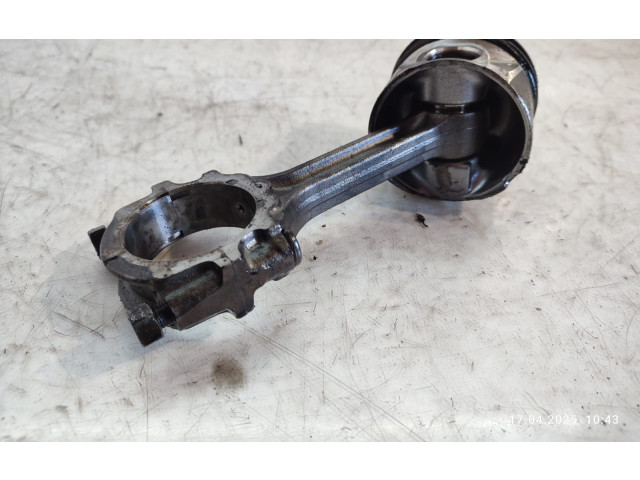  Поршень с шатуном    Nissan X-Trail T30  