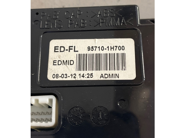 Дисплей    957101H300   KIA Ceed