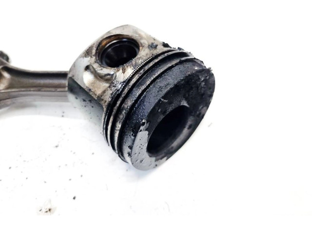 Поршень с шатуном Skoda Octavia Mk2 (1Z)