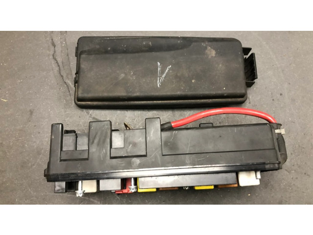 Блок предохранителей 13240247 Opel Vectra C