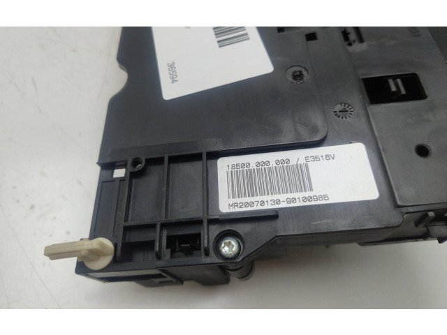 Блок предохранителей 8364542   BMW X3 E83    