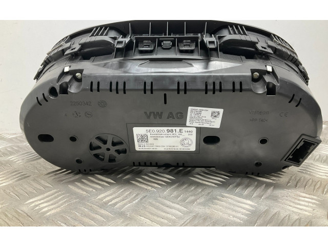 Панель приборов 5E0920981E   Skoda Octavia Mk3 (5E)       