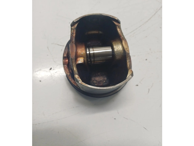 Píst 12638854 Opel Astra K