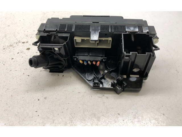 Блок предохранителей     Volkswagen PASSAT B6    