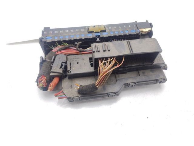 Блок предохранителей 8364542   BMW X3 E83    