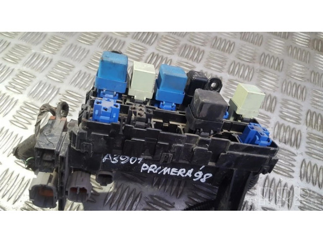 Блок предохранителей  71543087, 7154-3087   Nissan Primera    