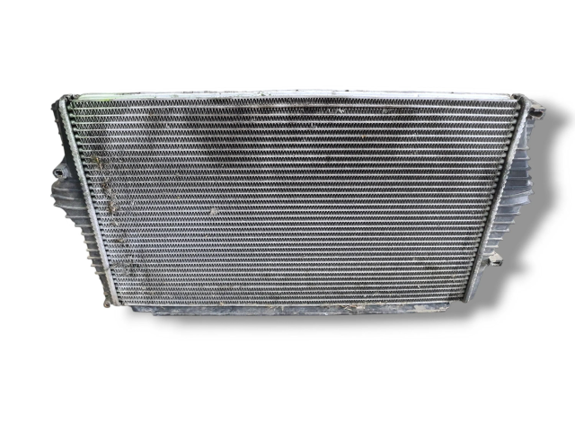 Интеркулер 30748809 Volvo XC70