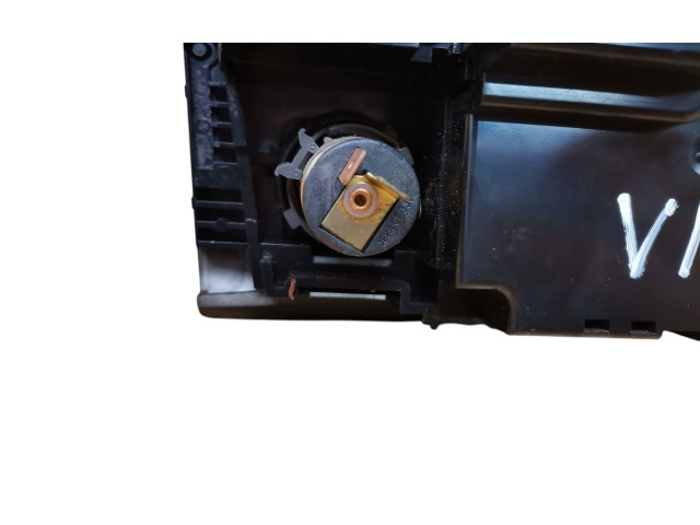 Блок управления климат-контролем 8697137, 04W42E04   Volvo XC90