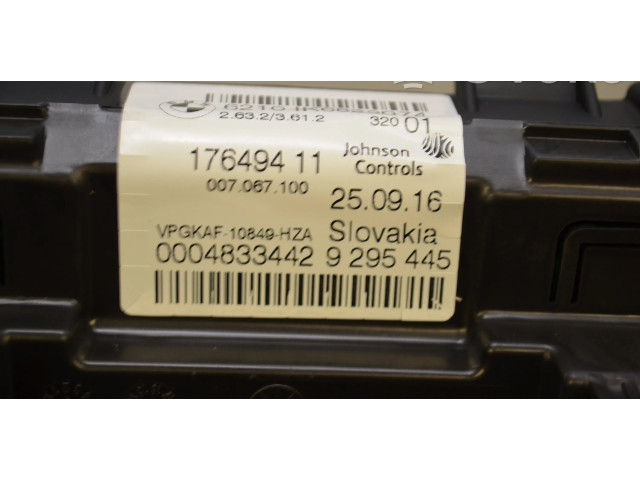 Přístrojová deska BMW 2 F46 2016 9295445, 8794220