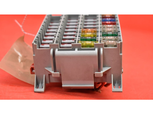 Блок предохранителей  9162439, 9162439   Volvo V70    