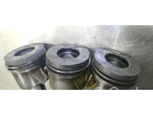 Píst 8370 Mercedes-Benz C AMG W204 3.0