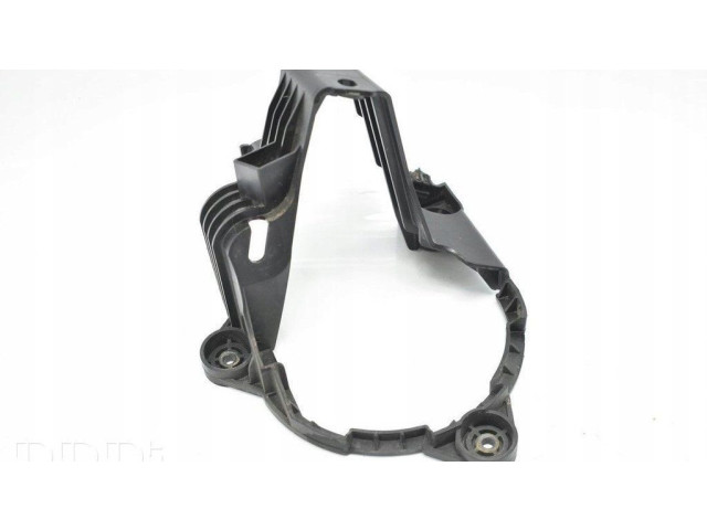 Другая деталь отсека двигателя