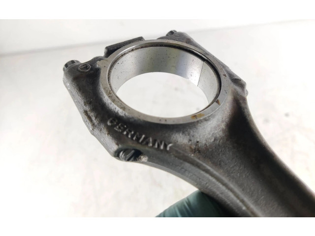 Поршень с шатуном Porsche Macan