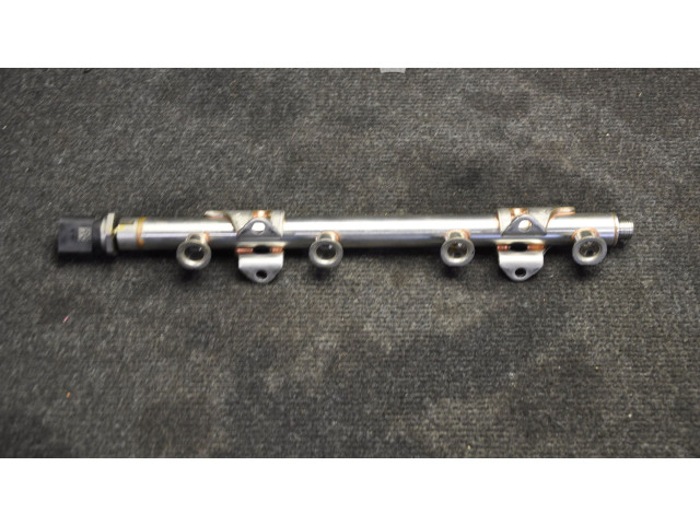 Топливная рампа 04E133320D   Volkswagen PASSAT B8  