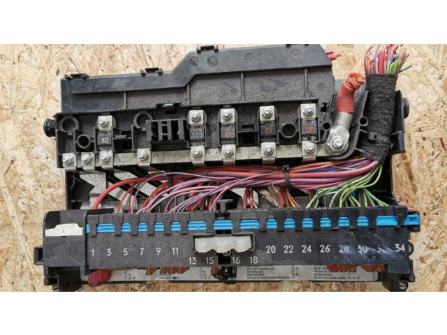   Pojistková skříňka 8364542   BMW 3 E46 2002