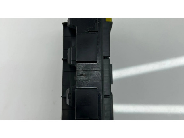 Pojistková skříňka 9389068, 19549000001 BMW 4 F36 Gran coupe 2018