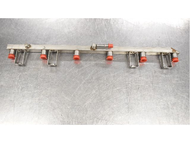 Топливная рампа    BMW 3 E90 E91   для двигателя N52-B25A