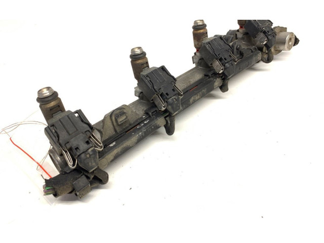 Топливная рампа 036133319B Audi A2