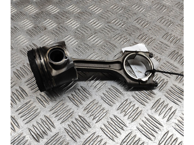  Поршень  31339777, 31401216  Volvo V60  