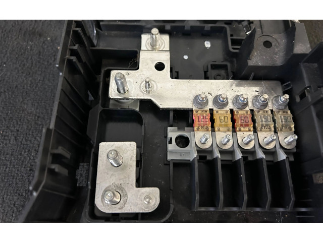 Pojistková skříňka 7L0937548C Audi Q7 4L 2011