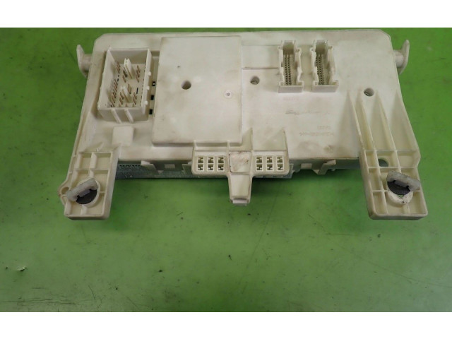 Ящик предохранителей (комплект) 31268178   Volvo V50