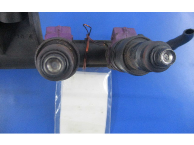 Топливная рампа    Renault Clio I   для двигателя ---