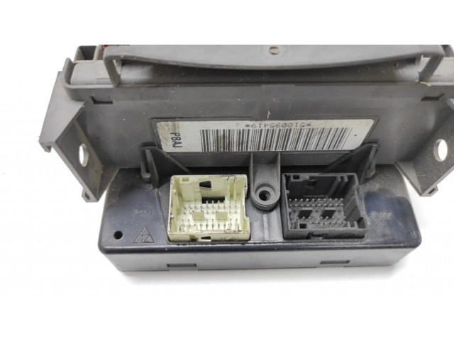 Блок предохранителей 8200190269, 4640146   Renault Laguna II    