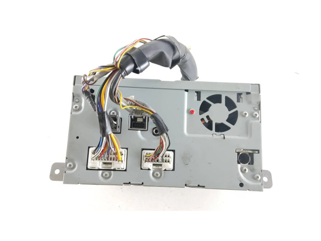 Радио/ проигрыватель CD/DVD / навигация