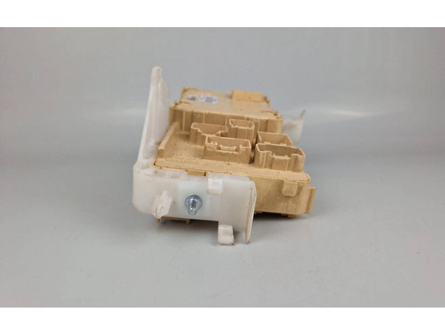 Блок предохранителей 892210F010   Toyota Corolla Verso AR10    