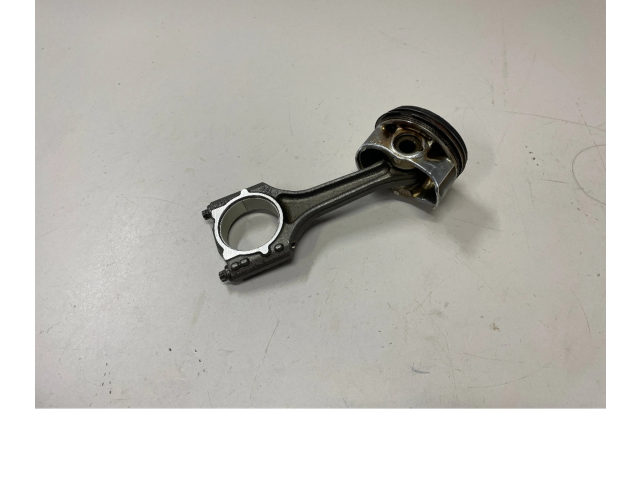  Поршень с шатуном  02606LJ1, WU3  Audi A3 S3 8V  