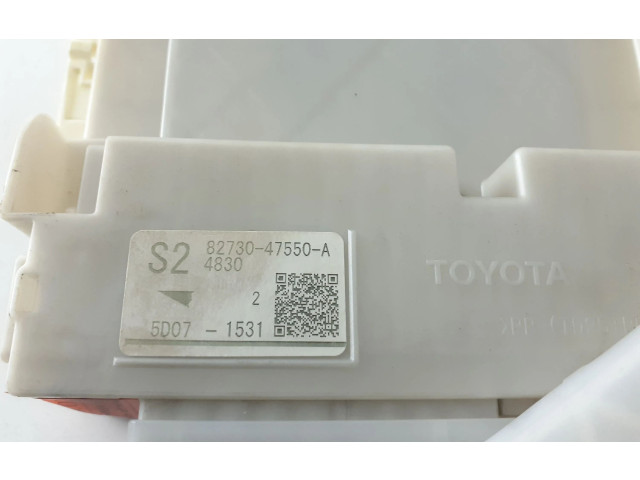 Pojistková skříňka 8273047550A Toyota Prius+ (ZVW40) 2015