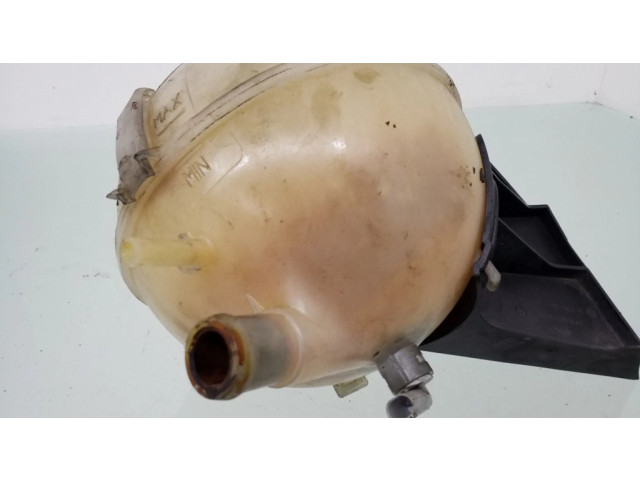 Расширительный бачок охлаждающей жидкости    