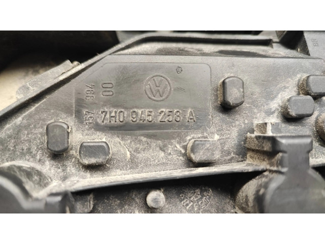 Задний фонарь правый сзади 7H0945258A Volkswagen Transporter - Caravelle T5 2003-2015 года