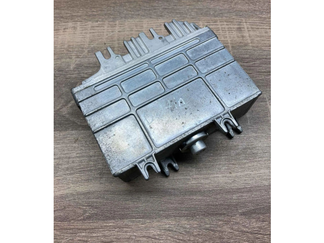 Блок управления двигателем Блок управления 8A0907311K, 0261203182 Volkswagen Golf III
