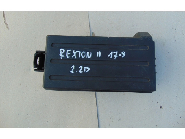 Блок предохранителей 8238036210   SsangYong Rexton    