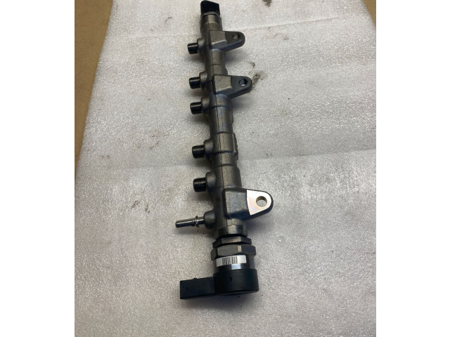 Vstřikovací lišta 8514154, 0445214315 BMW 2 F46 B47C20A B47