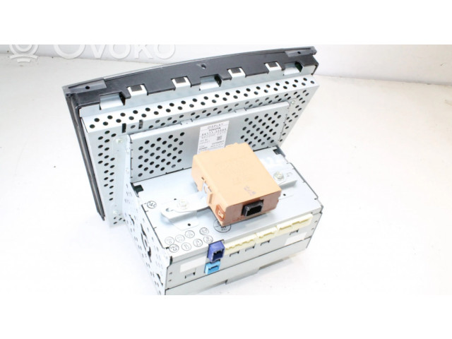 Радио/ проигрыватель CD/DVD / навигация