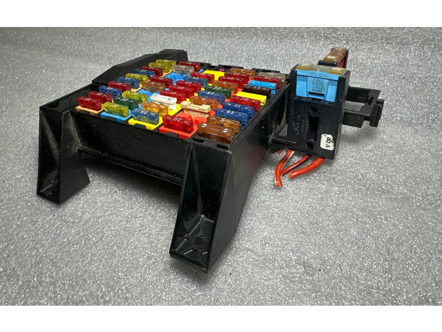   Pojistková skříňka 4D0941824   Audi A8 S8 D2 4D 2000