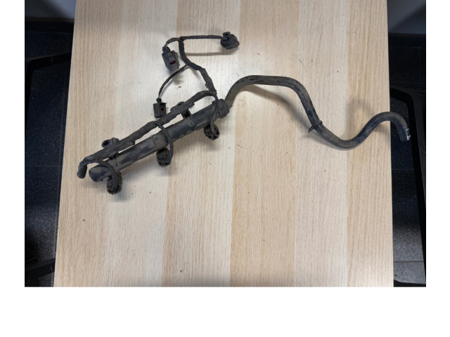 Топливная рампа 04C133313N   Skoda Citigo  