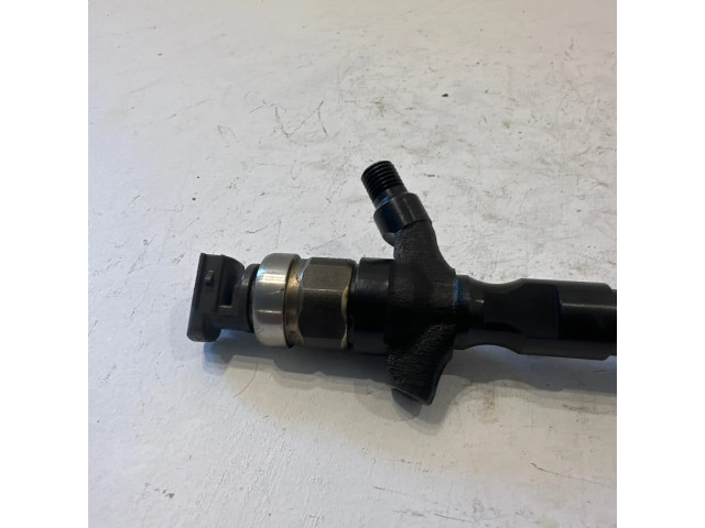 Vstřikovač 2367030280, 09K12852   Toyota Land Cruiser (J120)  pro naftový motor 3.0  