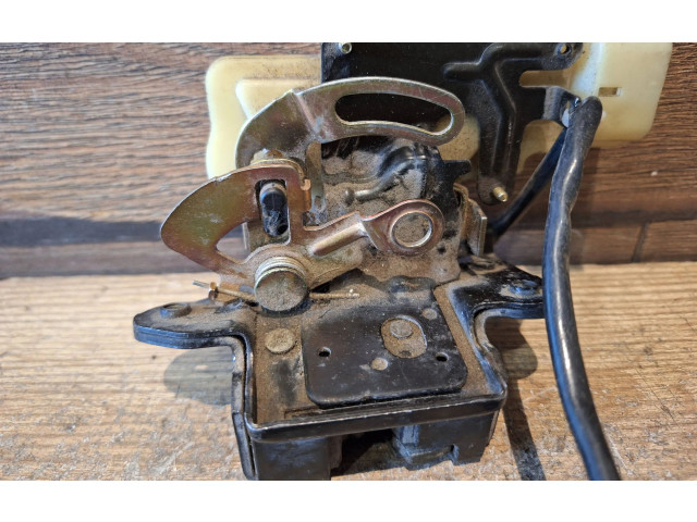 Замок багажника Mazda Premacy - года