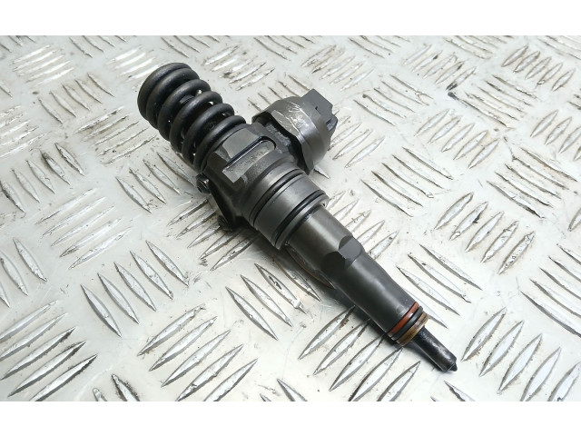 Форсунка 038130073AG    Volkswagen Golf Plus  BKC 