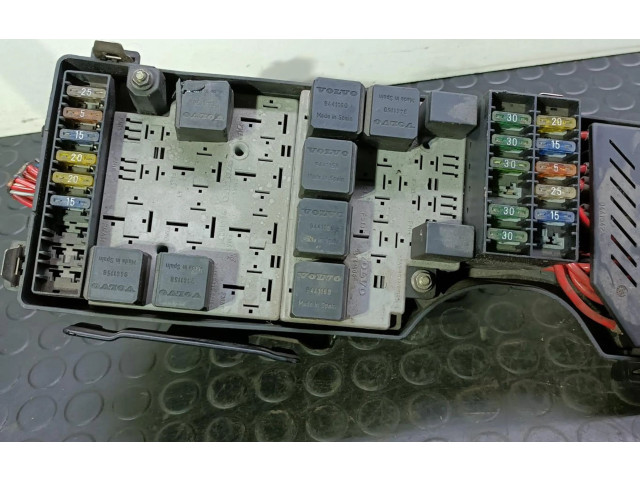 Блок предохранителей 9441607   Volvo S80