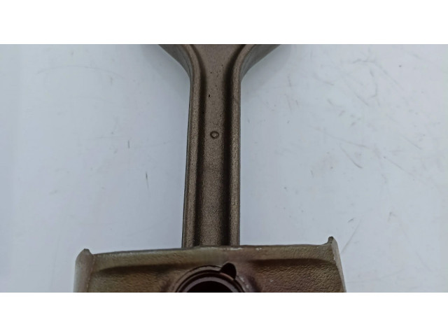 Píst 851118 BMW 5 E60 E61 pro benzínový motor 2.5 N53b25