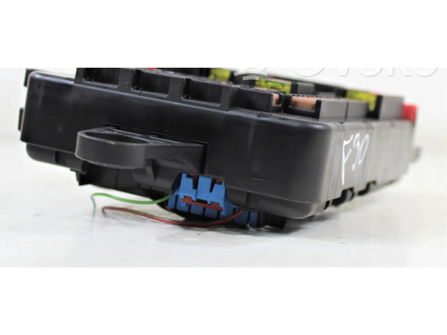 Pojistková skříňka 9228158 BMW M5 1994