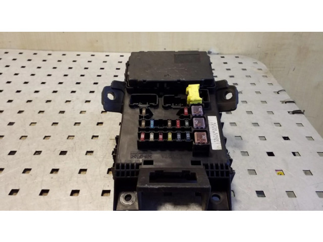 Pojistková skříňka 8264105011, 05810530 Toyota Avensis T220 2001