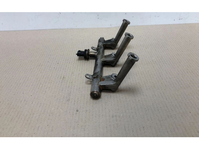 Vstřikovací lišta 31405315, 31405315   Lynk & co 01    B2APHEV 