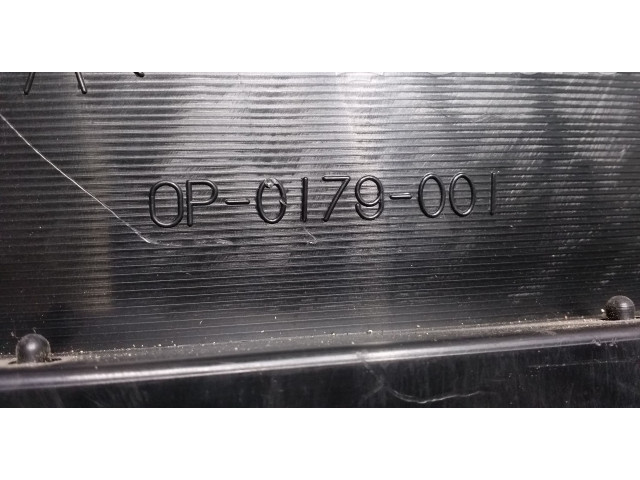 Панель приборов OPO264102, OP0179001 Mitsubishi Carisma